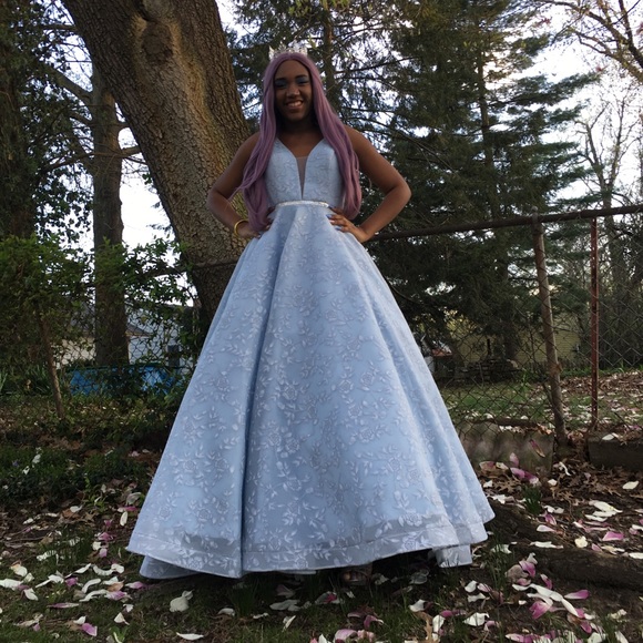 I am selling a pastel blue ball gown. - Picture 6 of 8